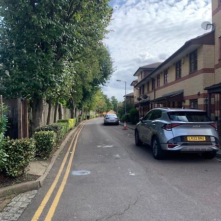 Large, Spacious 3 Bedroom Sleeps 6, Apartment For Contractors And Holidays In Lewisham, Greater London - 1 Free Parking Space & Free Wifi Buitenkant foto