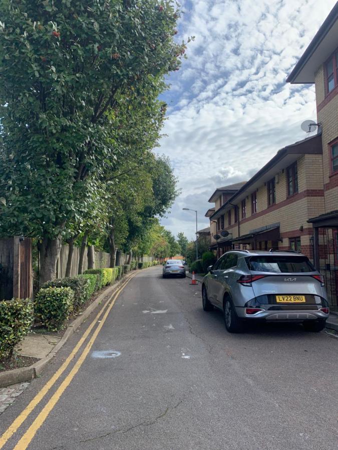 Large, Spacious 3 Bedroom Sleeps 6, Apartment For Contractors And Holidays In Lewisham, Greater London - 1 Free Parking Space & Free Wifi Buitenkant foto