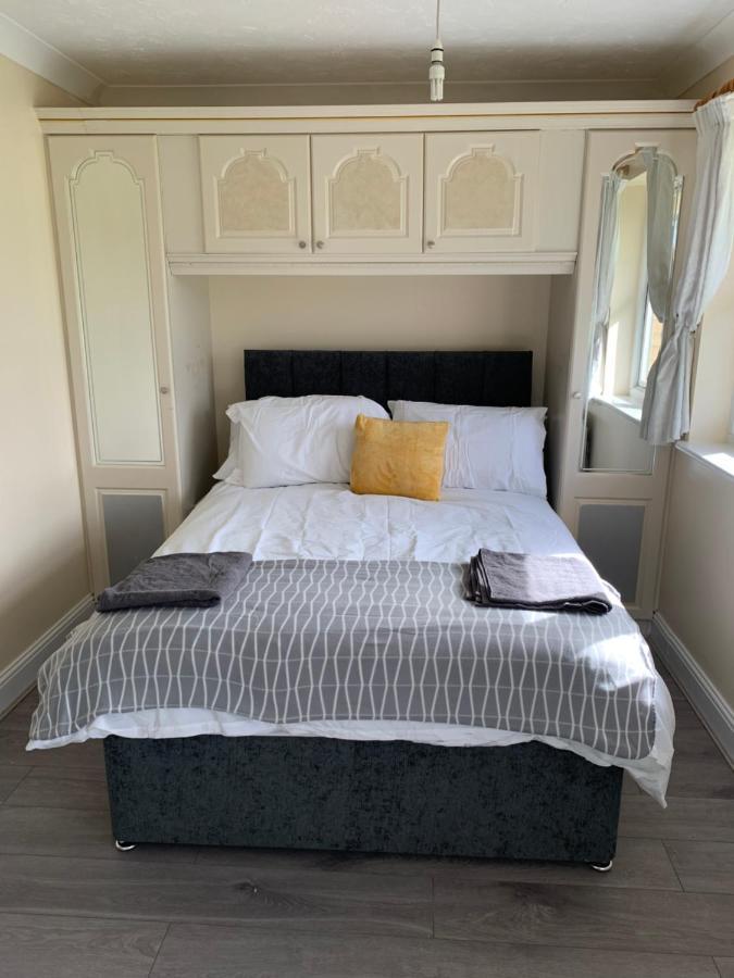 Large, Spacious 3 Bedroom Sleeps 6, Apartment For Contractors And Holidays In Lewisham, Greater London - 1 Free Parking Space & Free Wifi Buitenkant foto