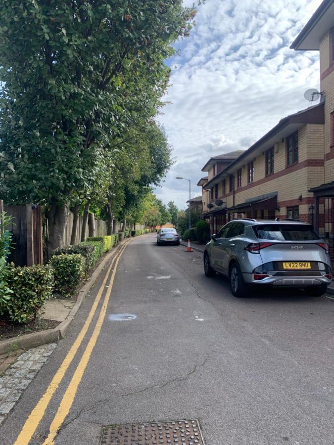 Large, Spacious 3 Bedroom Sleeps 6, Apartment For Contractors And Holidays In Lewisham, Greater London - 1 Free Parking Space & Free Wifi Buitenkant foto