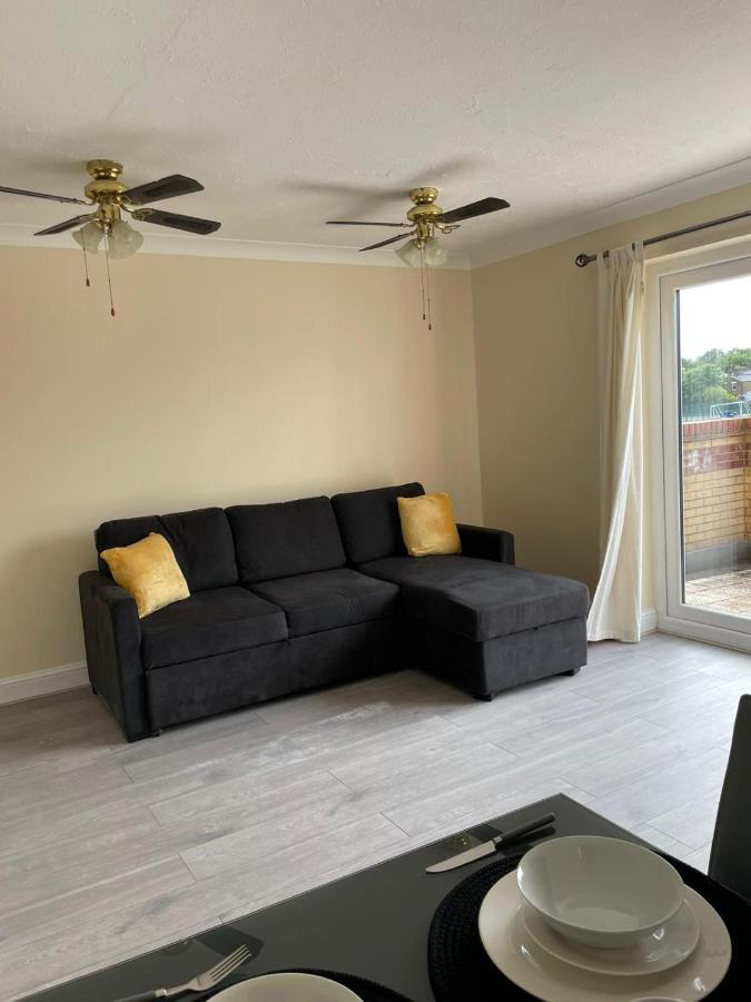 Large, Spacious 3 Bedroom Sleeps 6, Apartment For Contractors And Holidays In Lewisham, Greater London - 1 Free Parking Space & Free Wifi Buitenkant foto