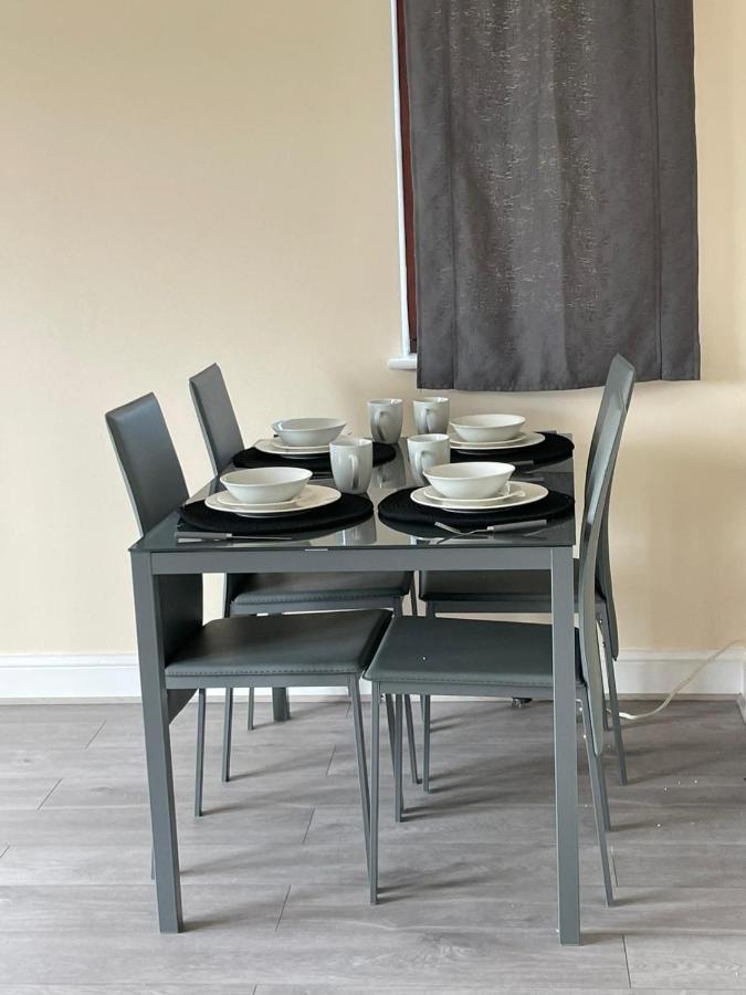 Large, Spacious 3 Bedroom Sleeps 6, Apartment For Contractors And Holidays In Lewisham, Greater London - 1 Free Parking Space & Free Wifi Buitenkant foto